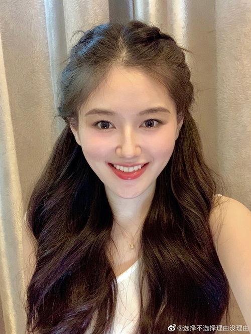 雅典娜网红吃瓜是真的吗,真相还是炒作？