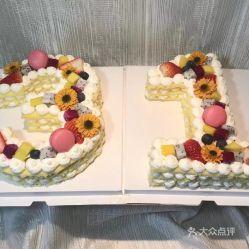 吃瓜图片网红男孩蛋糕,吃瓜图片中的甜蜜诱惑