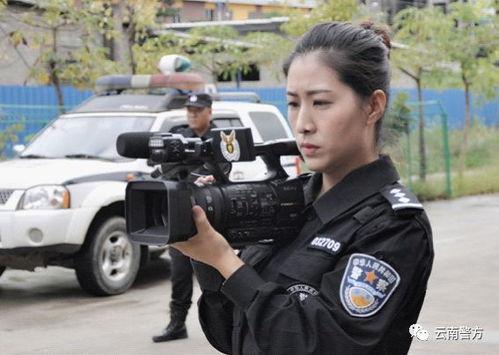 中国警察网女记者吃瓜,揭秘网络热点背后的真相