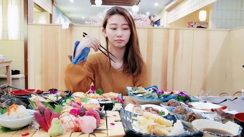 穿旗袍的抖音网红吃瓜